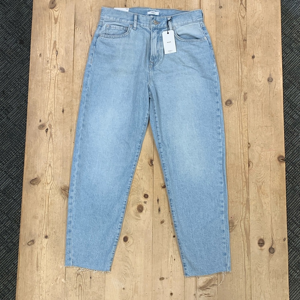Forever 21 Premium Mom Jeans, High Rise Relaxed Fit, Light Wash, Size 30, NWT